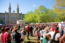 Maifest auf dem Mariannenplatz; Foto: Elke Brosow