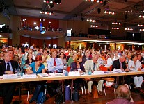 Gäste aus dem Aus- und Inland - Francis Wurtz, Graziella Mascia, Fausto Bertinotti und Margrit Mönig-Raane; Foto: Elke Brosow