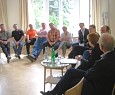 Diskussion während der Bildungswoche für Polizeibeamtinnen und -beamte aus NRW; Foto: Axel Hildebrandt