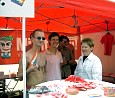 queer-Stand auf dem lesbisch-schwulen Stadtfest; Foto: Elke Brosow