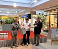 Wanderausstellung des Bundestages im Spree-Center, Ermittlung der Quiz-Preisträger; Foto: Axel Hildebrandt