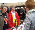 'schöner Leben ohne Nazis' auf dem Alice-Salomon-Platz; Foto: Axel Hildebrandt