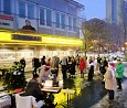 Weihnachtslieder-Singen unterm Wahlkreisbüro; Foto: privat