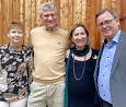 Mit den Kindern von Gabriel Bach in Unsleben; Foto: Jan
